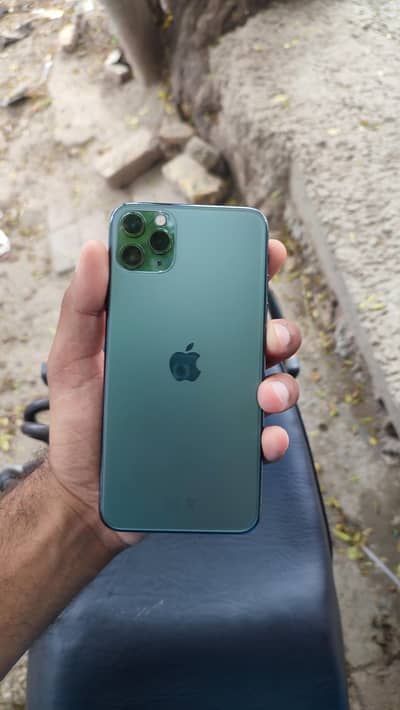 Apple iPhone 11 Pro Max 256 ha box ka sath ha 73 health ha waterpack h