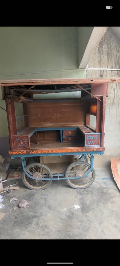 Wooden Food Cart / Cabin Reedy for Sale in Excellent Condition