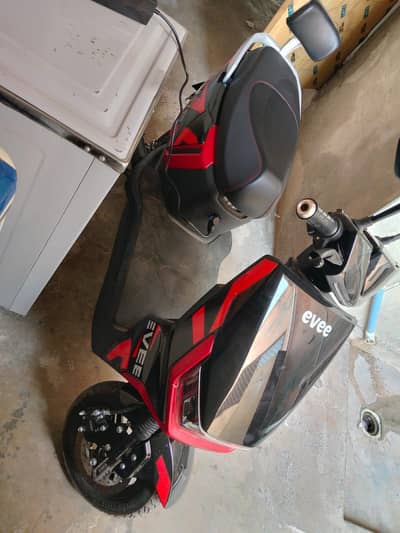 evee model 2026. lithium battery 5 days used only