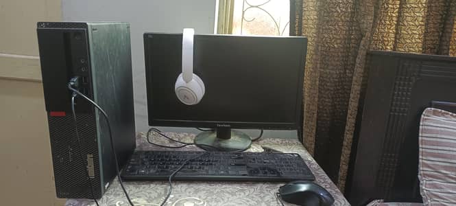 Lenovo desktop computer with all accessories