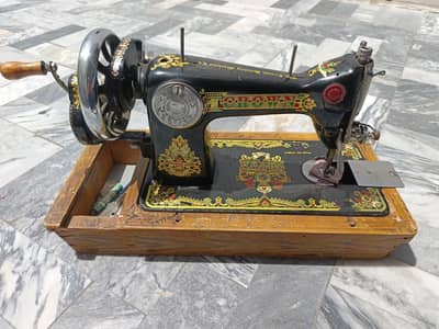 CROWN SEWING MACHINE