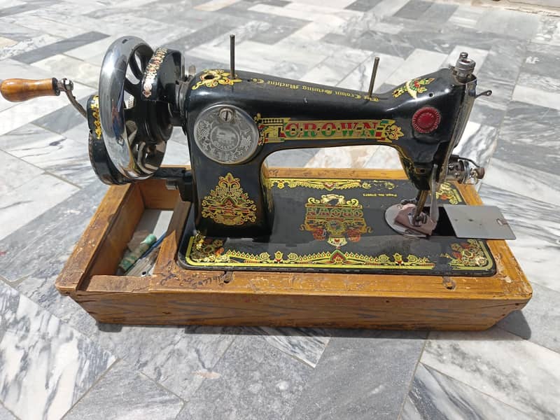 CROWN SEWING MACHINE 0