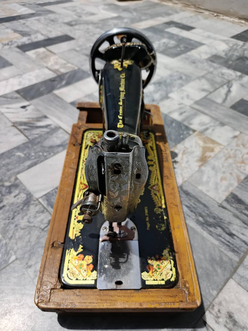CROWN SEWING MACHINE 3