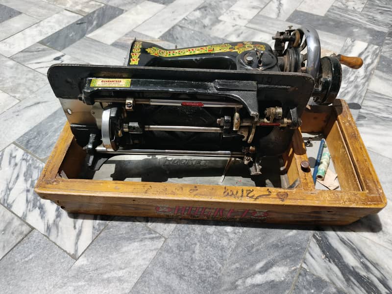 CROWN SEWING MACHINE 5