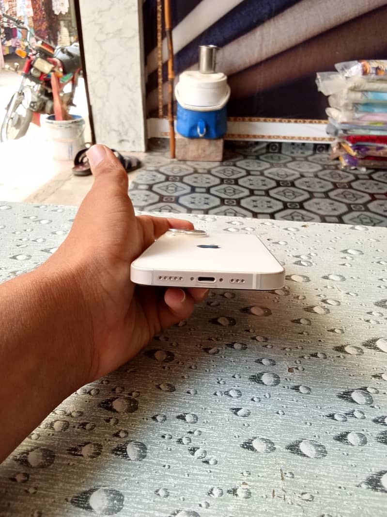 Apple iPhone 14 4