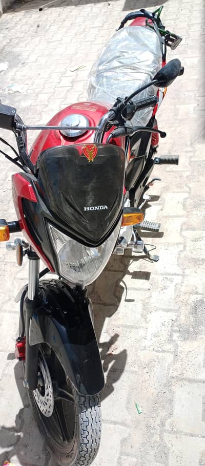 cb125f in very new condition. with vouchers