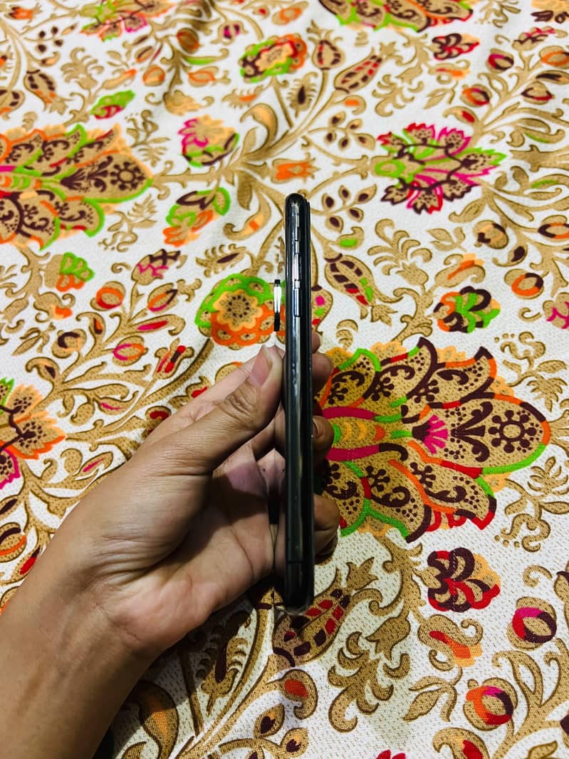 Apple iPhone X 4