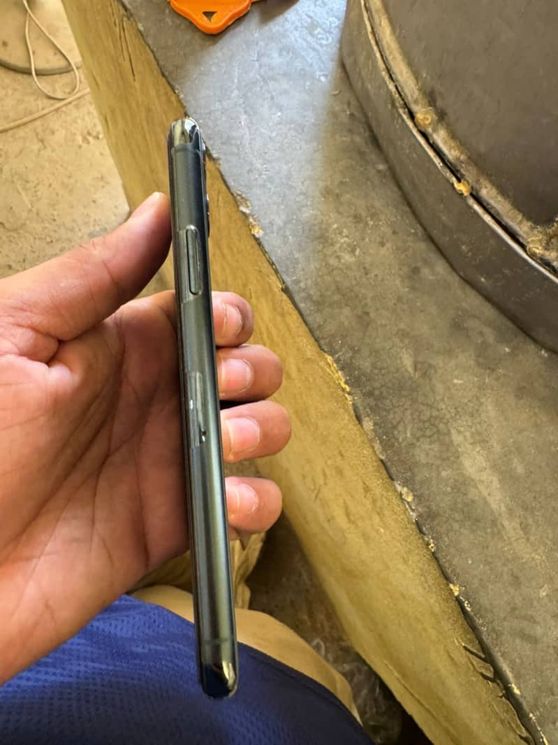 Apple iPhone 11 Pro 1