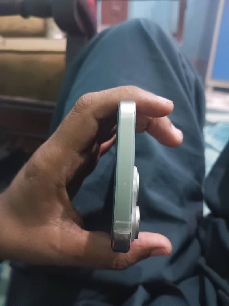 Apple iPhone 15 Pro Max 2