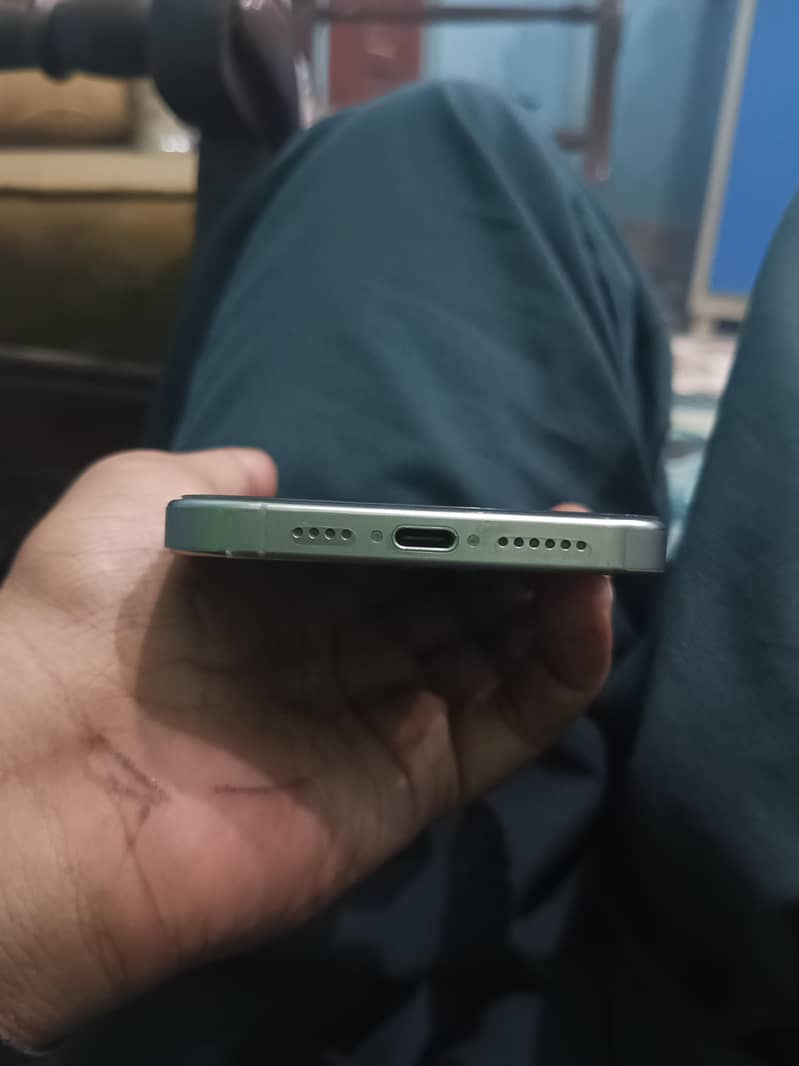 Apple iPhone 15 Pro Max 4