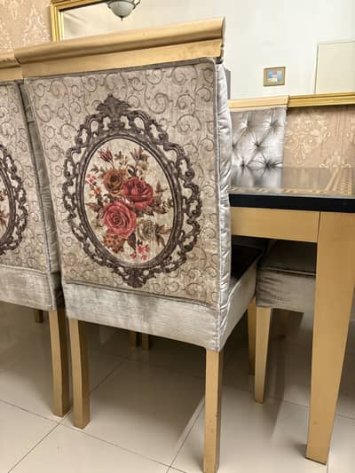 Dining table with 6 chairs