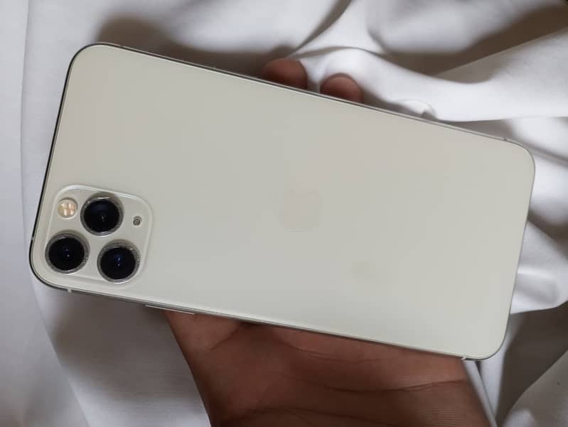Apple iPhone 11 Pro Max 2