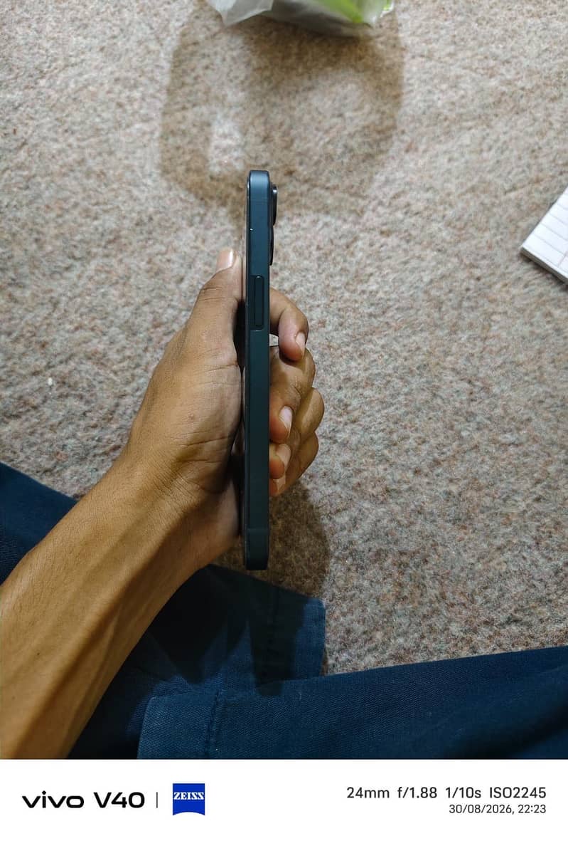 Apple iPhone 13 5