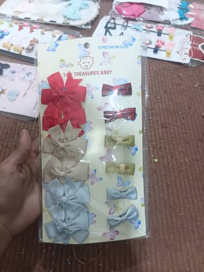17 cards  incliuding pins,ponys
