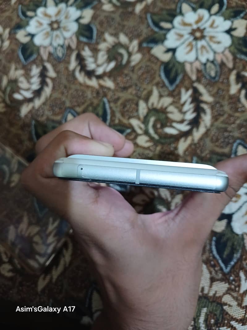 Google Pixel 7 4