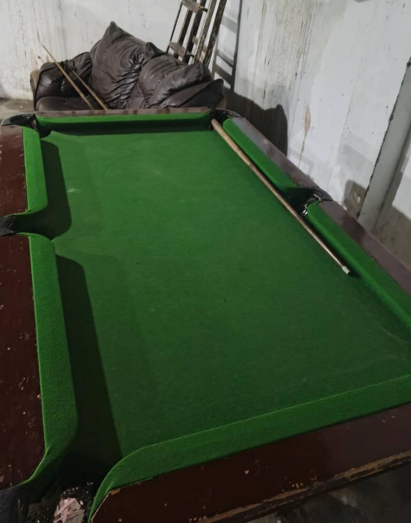 snooker table size 4/2.5 2