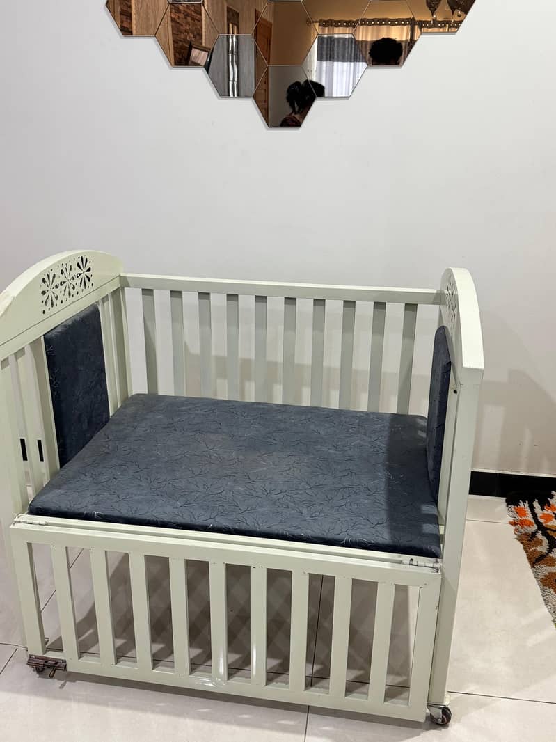 baby cot 1
