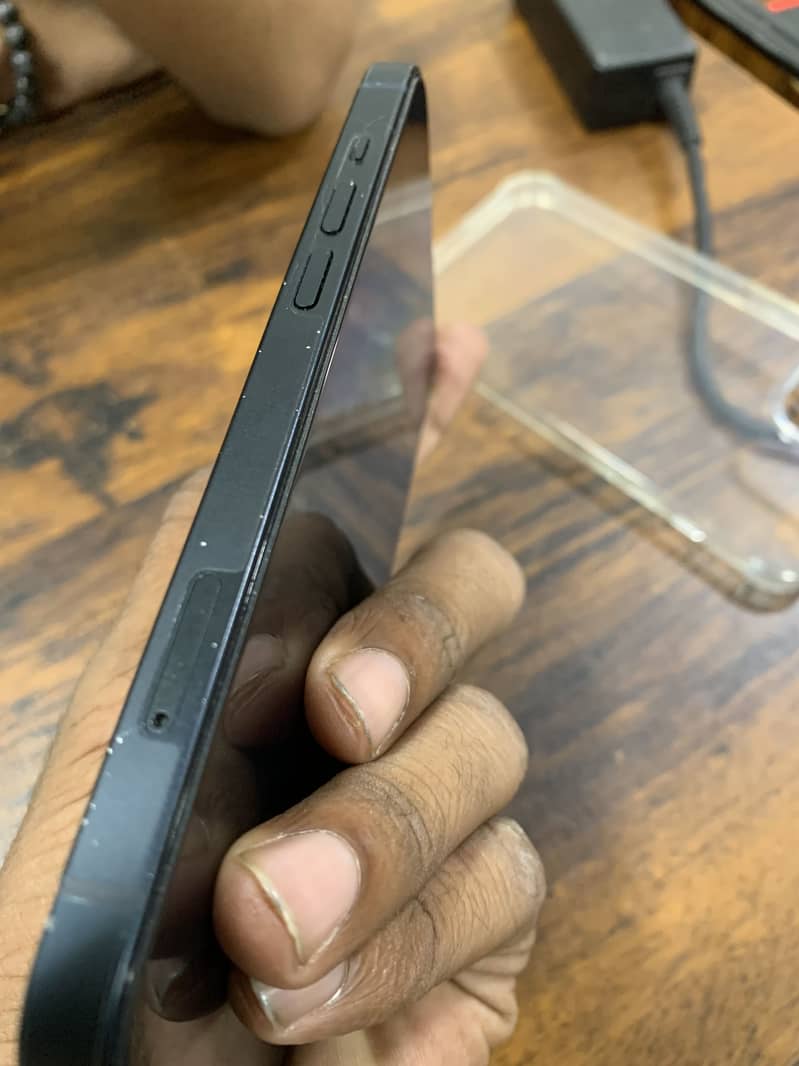 Apple iPhone 13 2