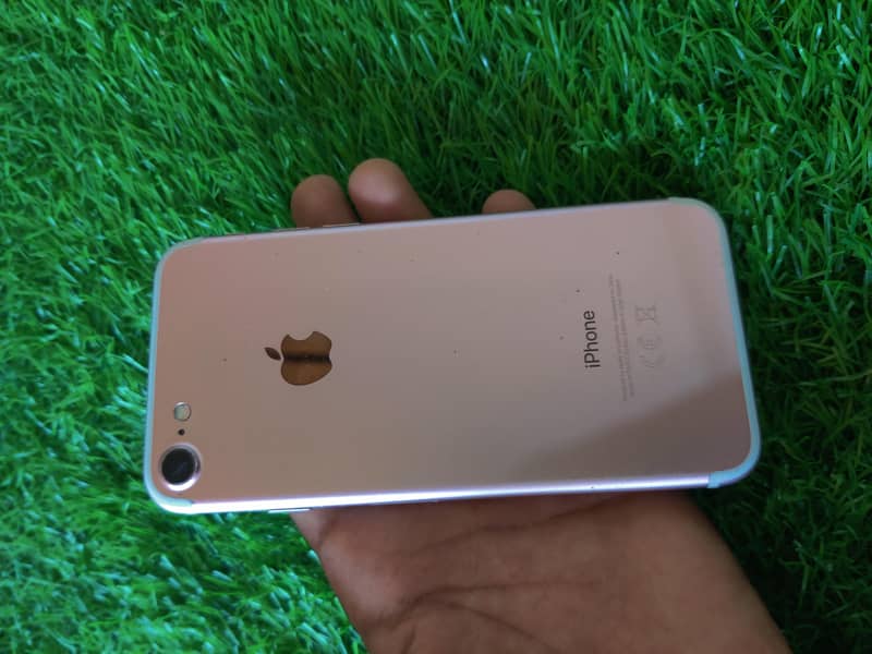 Apple iPhone 7 0