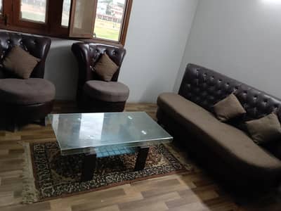 urgent sale 5 seater sofa set and table