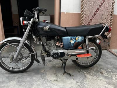 Honda 125 black