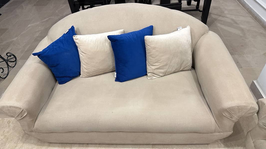 6-Seater Living Room Sofa Set in Beige - Good Condition 0