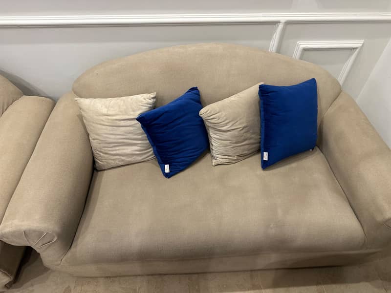 6-Seater Living Room Sofa Set in Beige - Good Condition 1