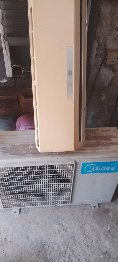 Ac sale krna ha. zero 3 two 9 six 7 six 5 nine 6 two. call
