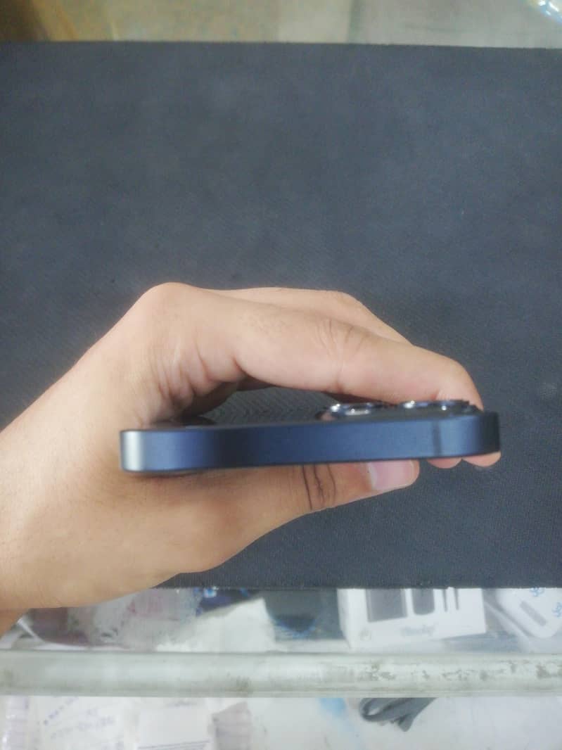 Apple iPhone 13 1
