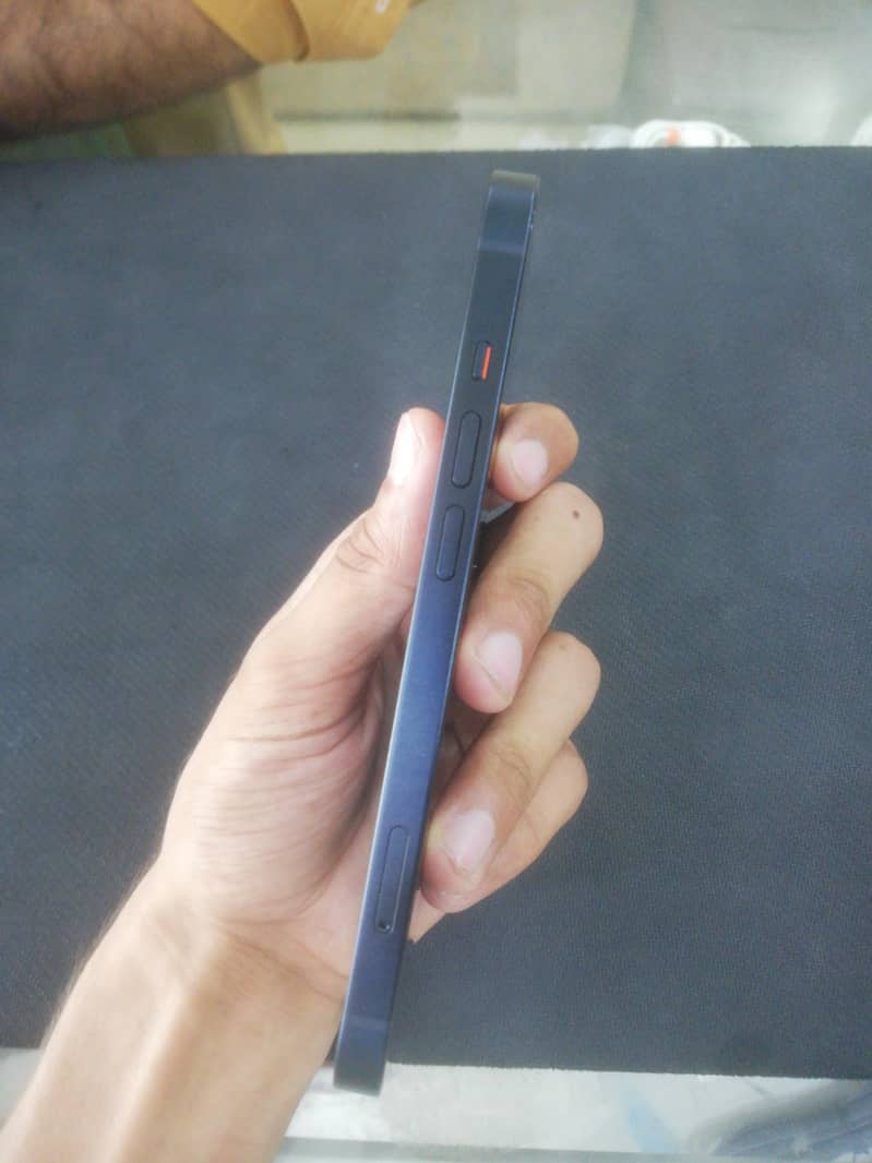 Apple iPhone 13 2