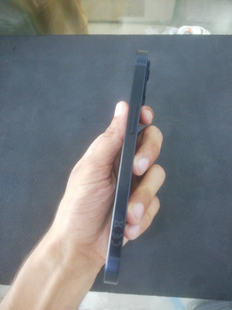Apple iPhone 13 4