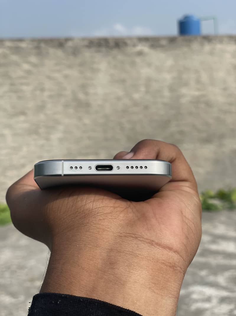 iPhone 16 pro 2