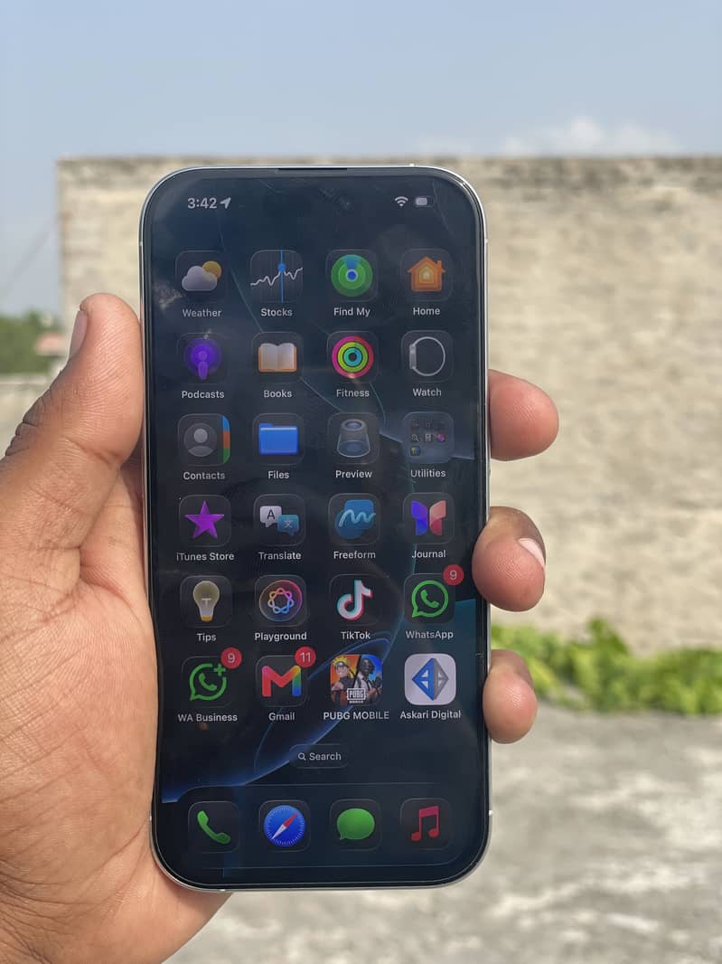 iPhone 16 pro 3