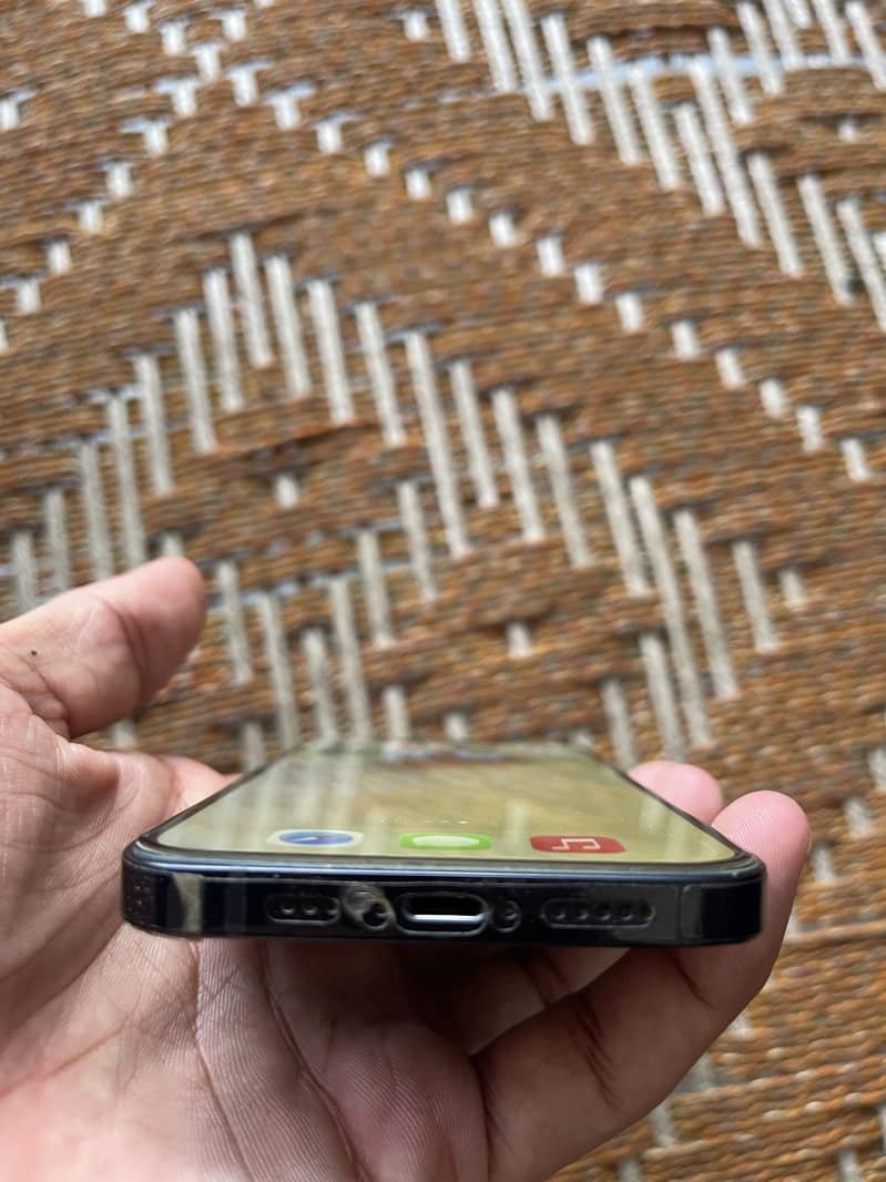 Apple iPhone 12 3