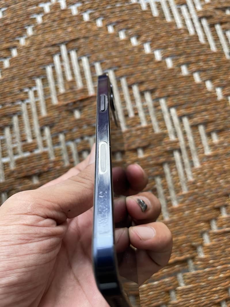 Apple iPhone 12 7