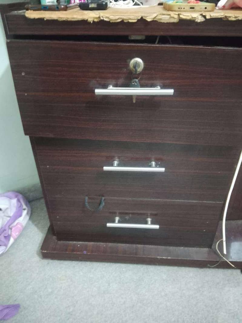 Dressing Table 11