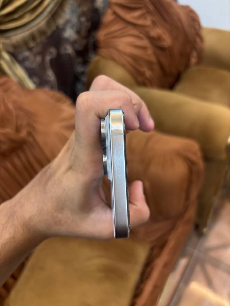 Apple iPhone 15 Pro Max 1