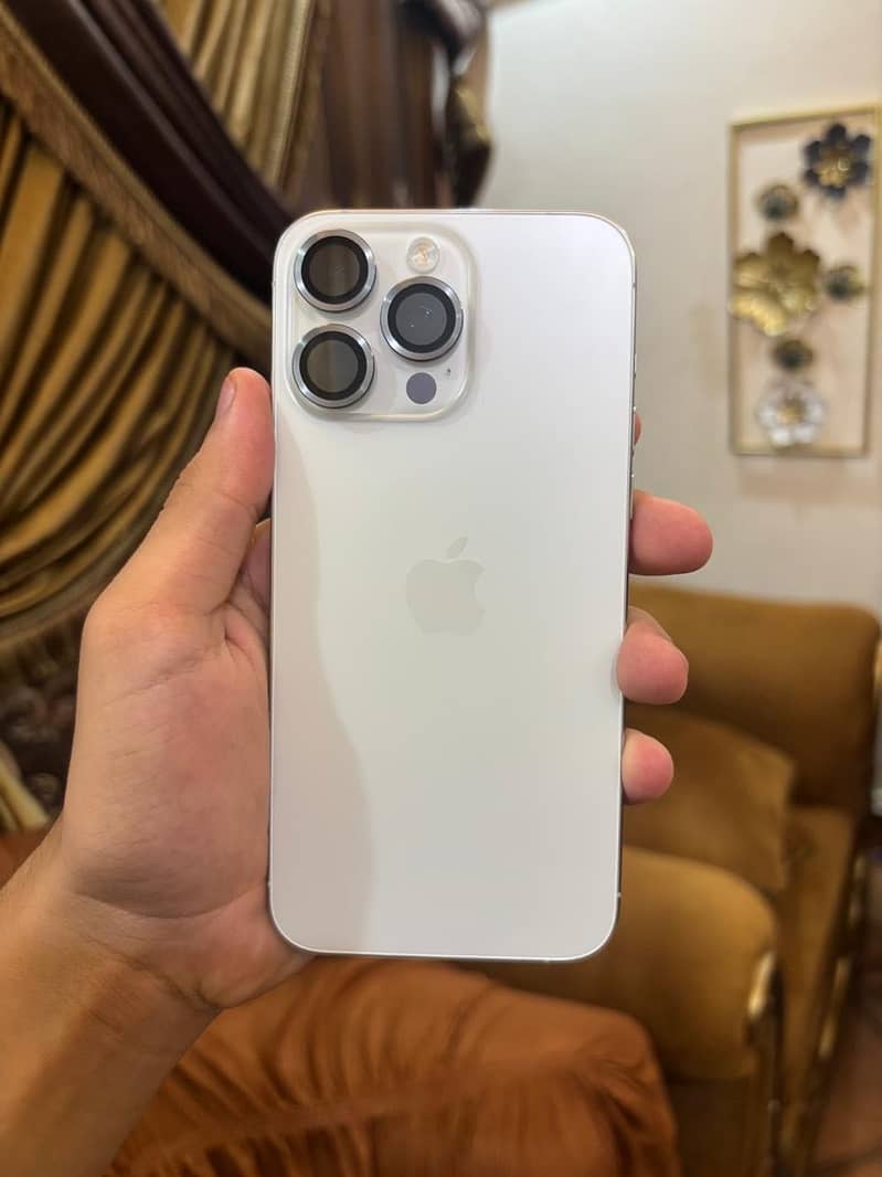 Apple iPhone 15 Pro Max 2