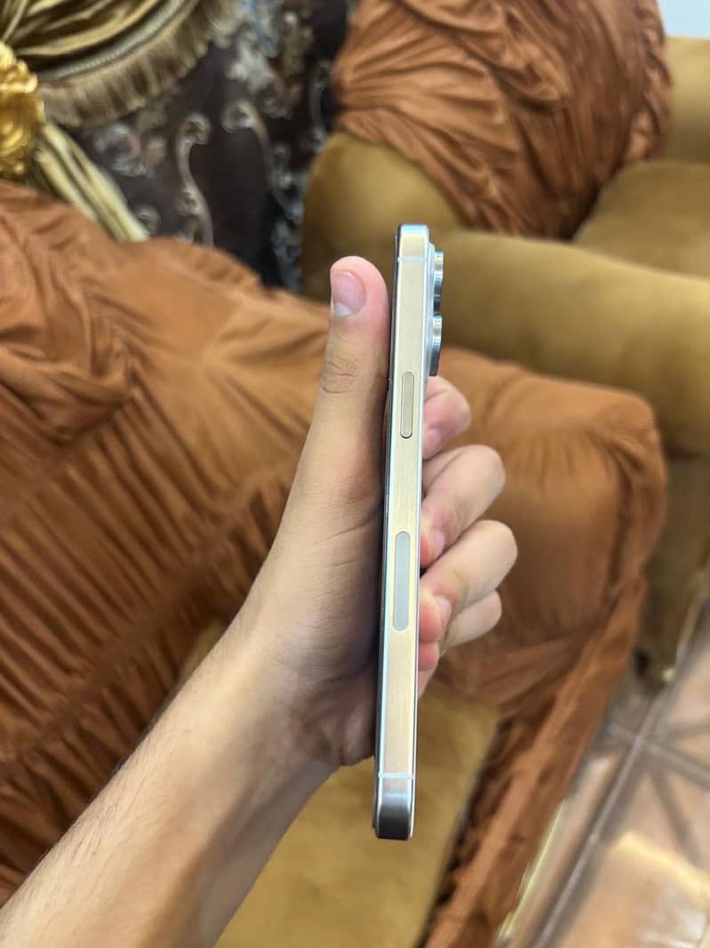 Apple iPhone 15 Pro Max 3
