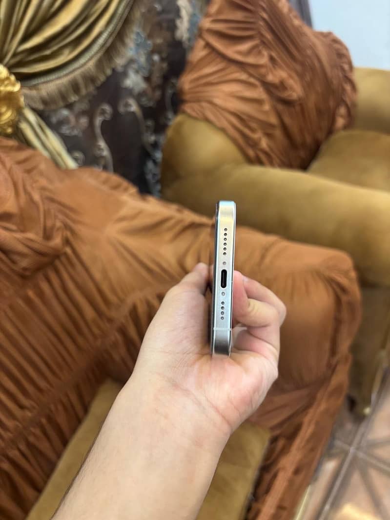 Apple iPhone 15 Pro Max 6