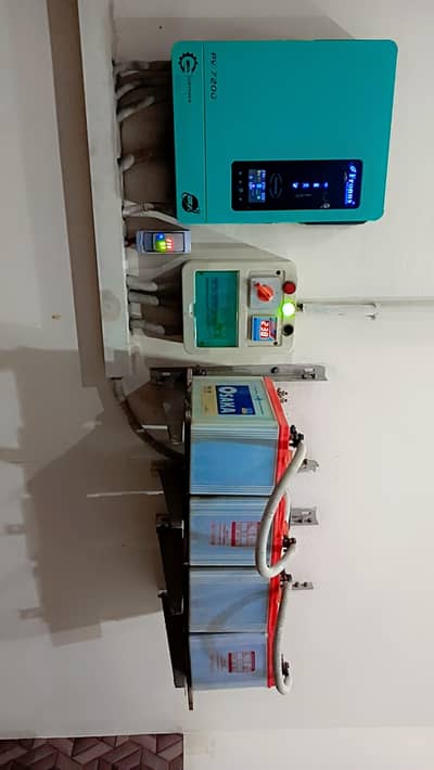 Fronus 6 kw inverter4 batteries Osaka 100amp4 plates 585 wat