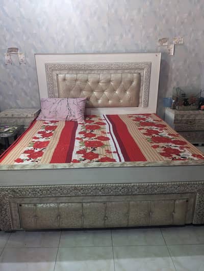 bed set, 2-side tables and dressing table