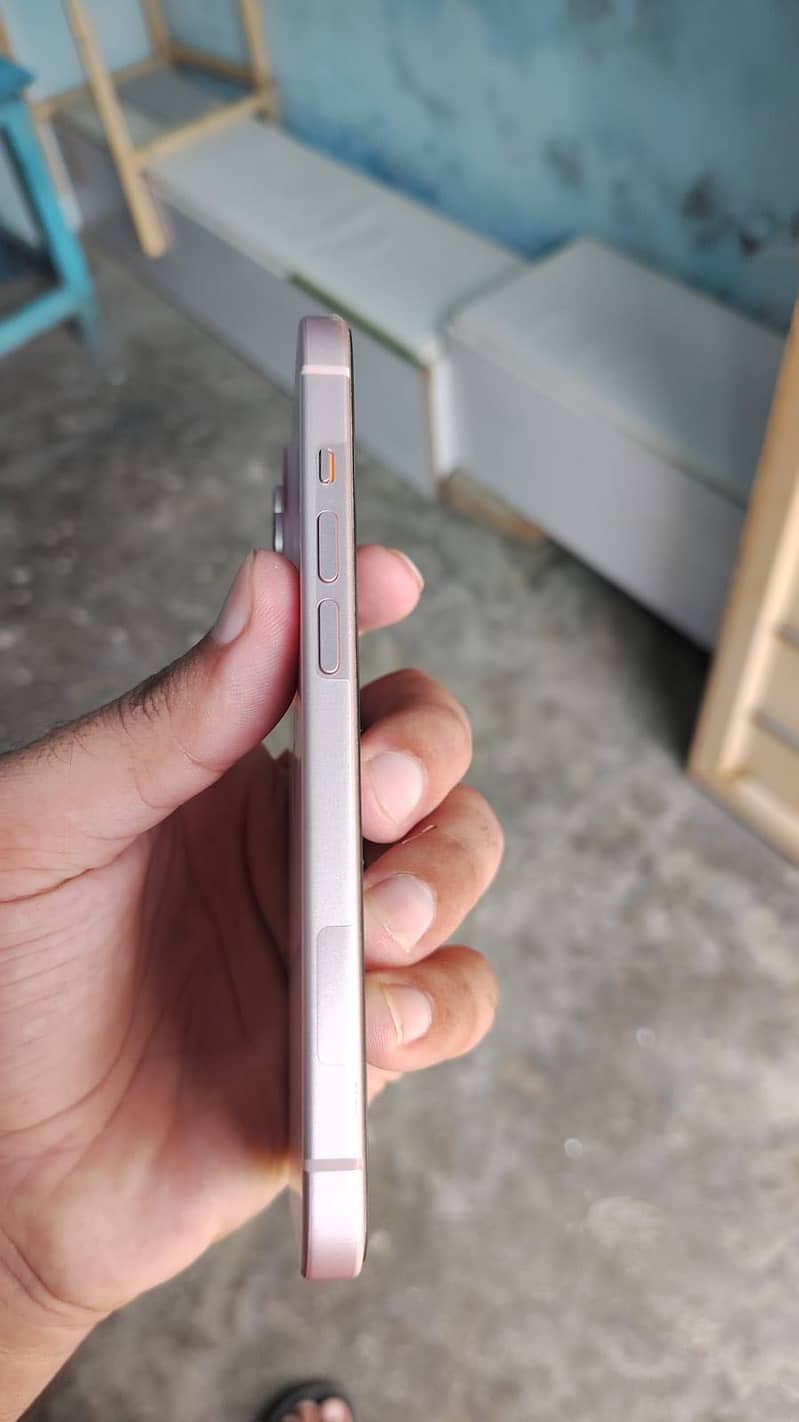 Apple iPhone 15 2