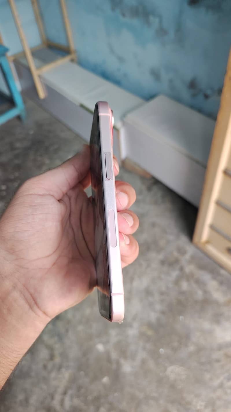 Apple iPhone 15 3