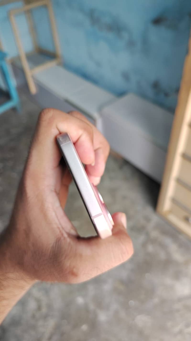 Apple iPhone 15 4