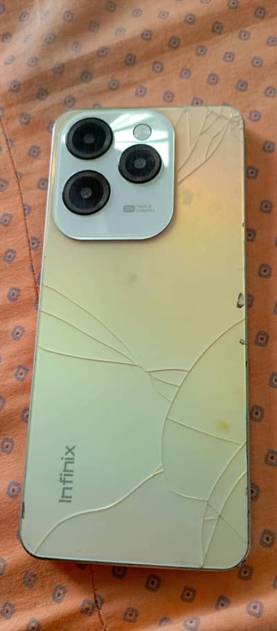 infinix note 30 screen crack but working. . urgent sale