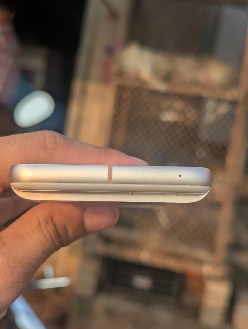 Google Pixel 8 4