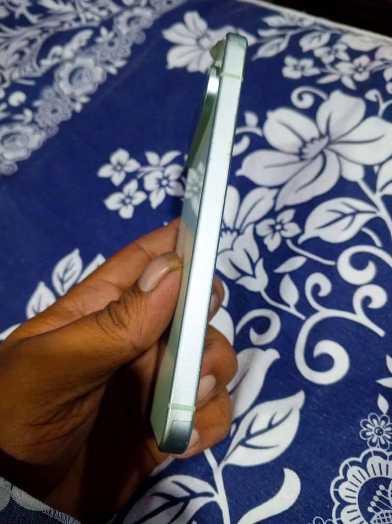 Google Pixel 9 4