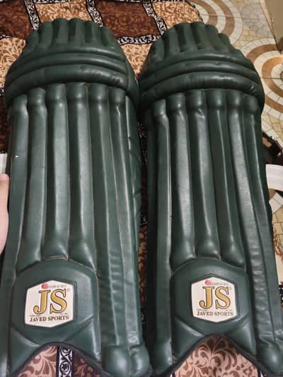 cricket green knee pads
