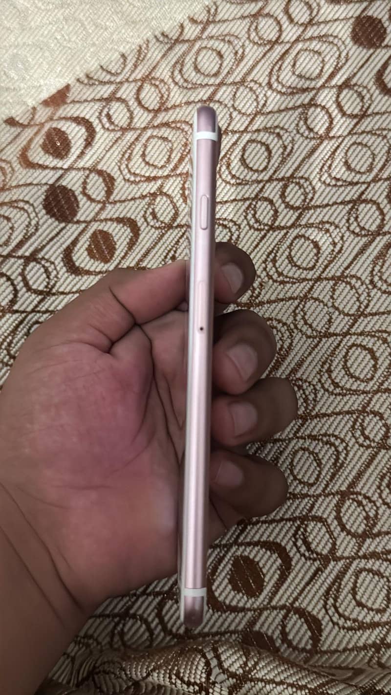 Apple iPhone 7 Plus 9